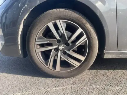 Photo 32 Peugeot 208  PureTech 100 S&S EAT8