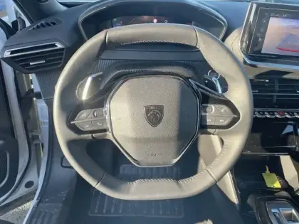 Photo 8 Peugeot 2008  PureTech 130 S&S EAT8