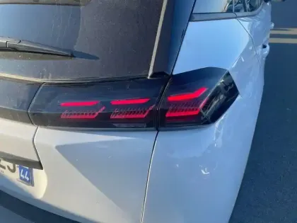 Photo 16 Peugeot 2008  PureTech 130 S&S EAT8