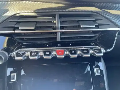 Photo 18 Peugeot 2008  PureTech 130 S&S EAT8