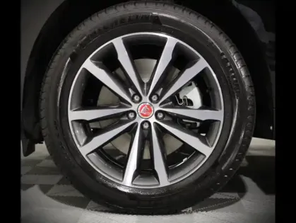 Photo 20 Jaguar F-Pace  P400e Plug-in-Hybrid R-Dynamic SE BVA8 AWD