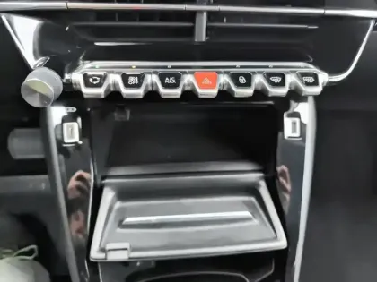 Photo 12 Peugeot 208  Electrique 50 kWh 136ch Allure Pack