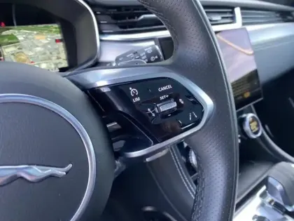 Photo 27 Jaguar F-Pace  P400e Plug-in-Hybrid R-Dynamic SE BVA8 AWD