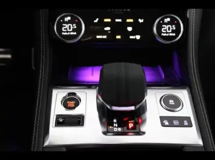 Photo 39 Jaguar F-Pace  P400e Plug-in-Hybrid R-Dynamic SE BVA8 AWD