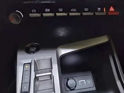 Photo 46 Peugeot 308  Electrique 54 kWh 156ch