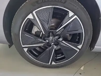 Photo 32 Peugeot 308  Electrique 54 kWh 156ch