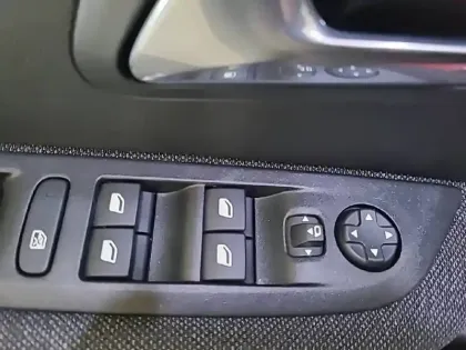 Photo 48 Peugeot 208  PureTech 100 S&S BVM6