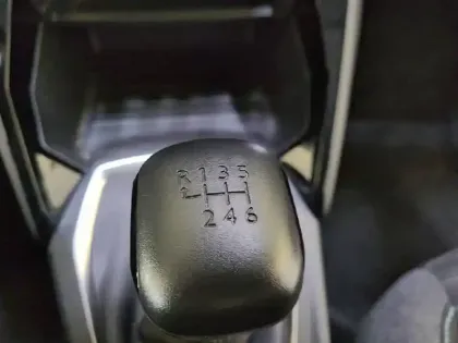 Photo 31 Peugeot 208  PureTech 100 S&S BVM6