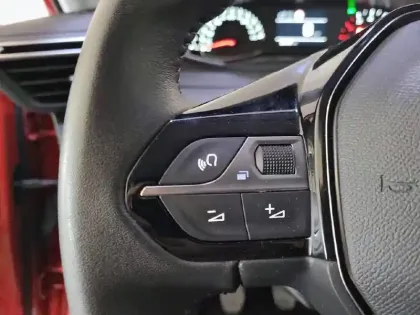 Photo 45 Peugeot 208  PureTech 100 S&S BVM6