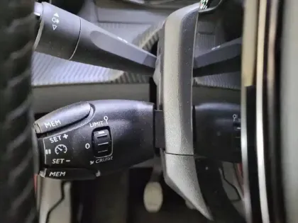 Photo 44 Peugeot 208  PureTech 100 S&S BVM6