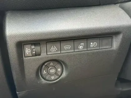 Photo 19 Citroën C4 e- 136 ch Automatique