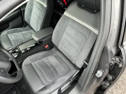 Photo 48 Citroën C4 e- 136 ch Automatique