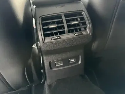 Photo 32 Citroën C4 e- 136 ch Automatique