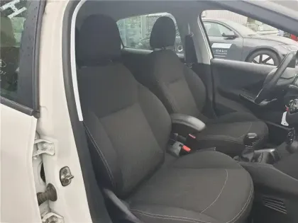 Photo 11 Peugeot 208 PURETECH 82CH S&S BVM5