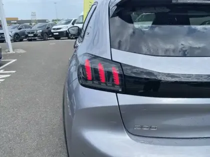 Photo 16 Peugeot 208  BlueHDi 100 S&S BVM6