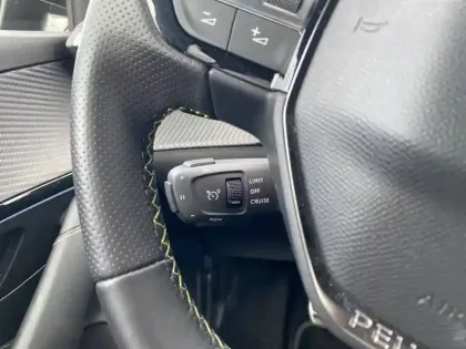 Photo 18 Peugeot 208  BlueHDi 100 S&S BVM6