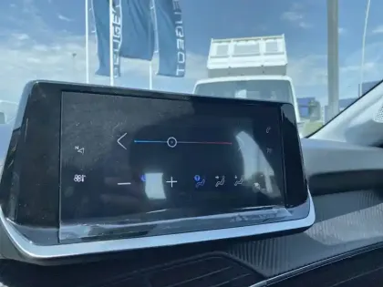 Photo 17 Peugeot 208  PureTech 75 S&S BVM5