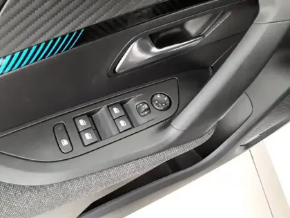 Photo 11 Peugeot 2008  Electrique 136 ch