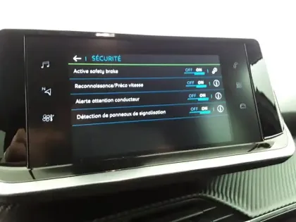 Photo 18 Peugeot 2008  Electrique 136 ch