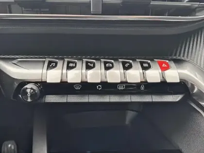 Photo 12 Peugeot 3008  BlueHDi 130ch S&S BVM6 Style