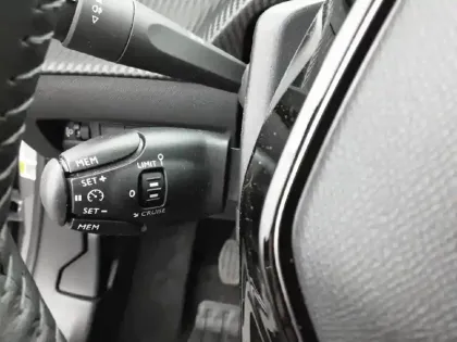 Photo 33 Peugeot 2008  PureTech 100 S&S BVM6