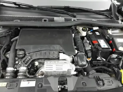 Photo 34 Peugeot 2008  PureTech 100 S&S BVM6