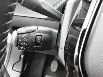 Photo 39 Peugeot 2008  PureTech 100 S&S BVM6