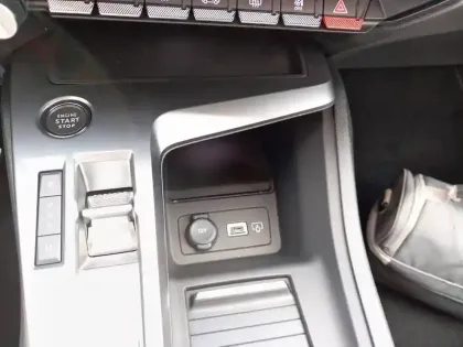 Photo 33 Peugeot 308  PureTech 130ch S&S EAT8