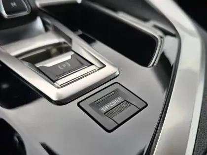 Photo 33 Peugeot 3008  Puretech 130ch S&S EAT8