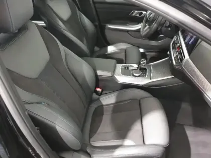 Photo 8 BMW Serie 3 Série 3 318dA 150ch M Sport