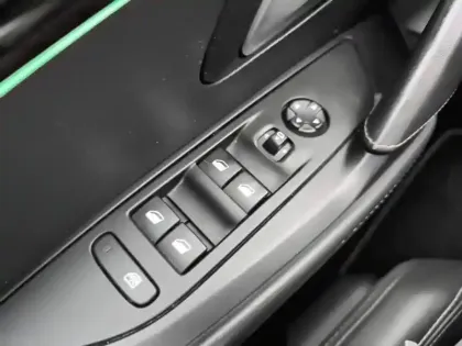 Photo 19 Peugeot 208  PureTech 130 S&S EAT8 GT Pack