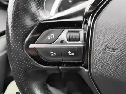 Photo 18 Peugeot 208  PureTech 130 S&S EAT8 GT Pack