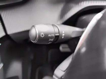 Photo 17 Peugeot 208  PureTech 130 S&S EAT8 GT Pack