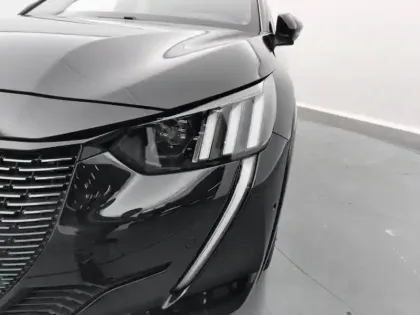 Photo 13 Peugeot 208  PureTech 130 S&S EAT8 GT Pack