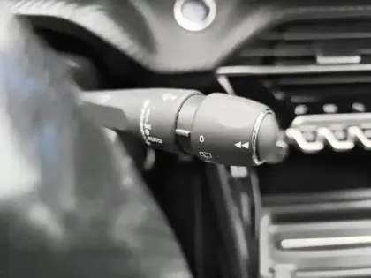 Photo 16 Peugeot 208  PureTech 130 S&S EAT8 GT Pack