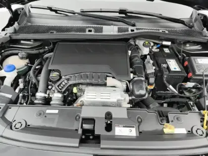 Photo 6 Peugeot 208  PureTech 130 S&S EAT8 GT Pack