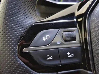 Photo 47 Peugeot 208  Electrique 51 kWh 156ch