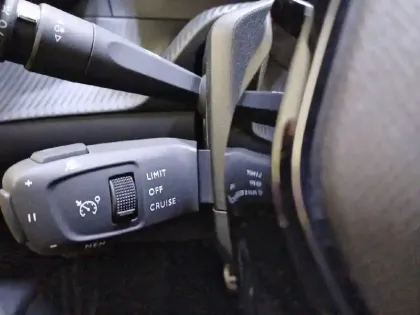 Photo 46 Peugeot 208  Electrique 51 kWh 156ch