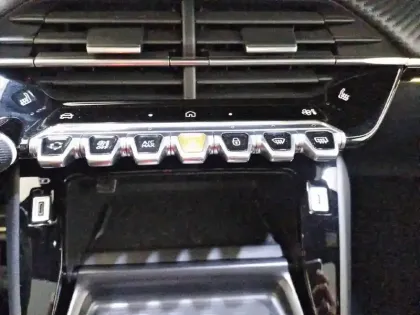 Photo 44 Peugeot 208  Electrique 51 kWh 156ch