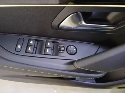 Photo 49 Peugeot 208  Electrique 51 kWh 156ch