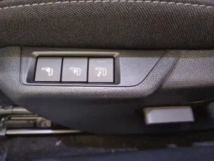 Photo 50 Peugeot 208  Electrique 51 kWh 156ch