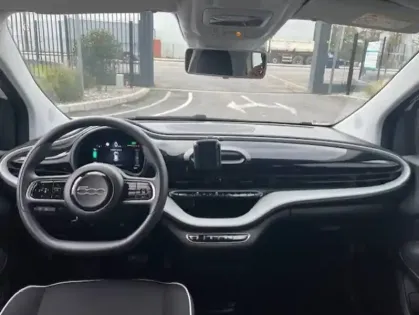 Photo 86 Fiat 500  e 95 ch