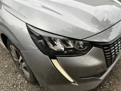 Photo 35 Peugeot 208  PureTech 75 S&S BVM5