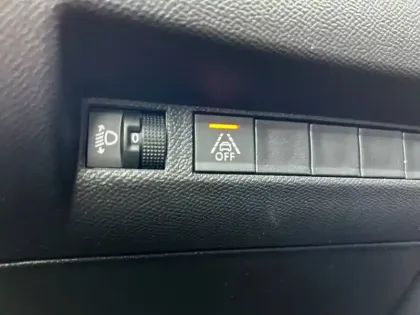 Photo 38 Peugeot 208  PureTech 75 S&S BVM5