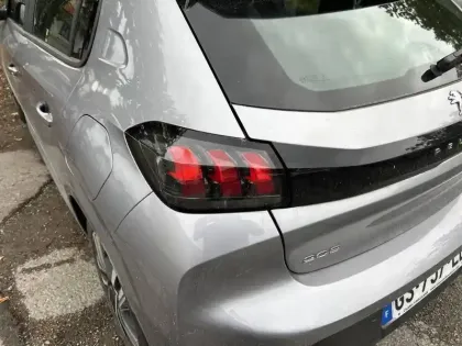 Photo 36 Peugeot 208  PureTech 75 S&S BVM5