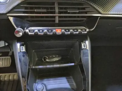 Photo 15 Peugeot 2008  Electrique 136 ch