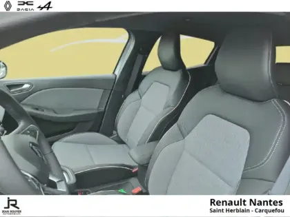 Photo 7 Renault Clio  1.6 E-Tech 145ch full hybrid Techno