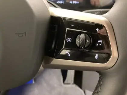 Photo 9 BMW Ix  xDrive50 523ch Edition Sport