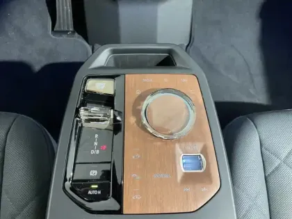 Photo 8 BMW Ix  xDrive50 523ch Edition Sport