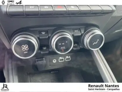 Photo 8 Renault Clio  1.6 E-Tech hybride 145ch Techno